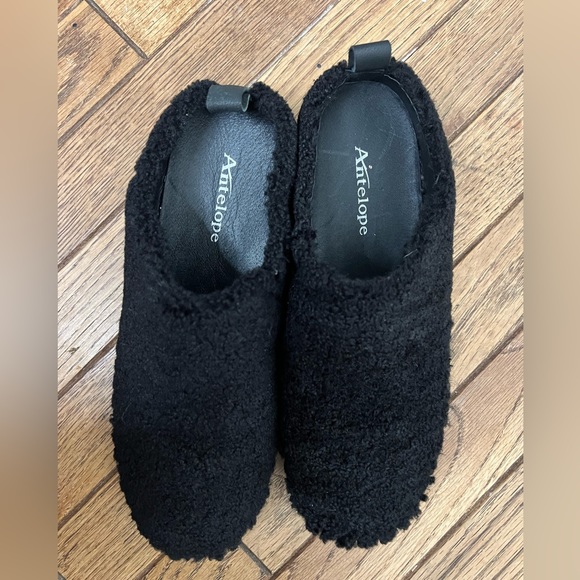 Antelope black Sherpa clog slippers - Picture 6 of 10